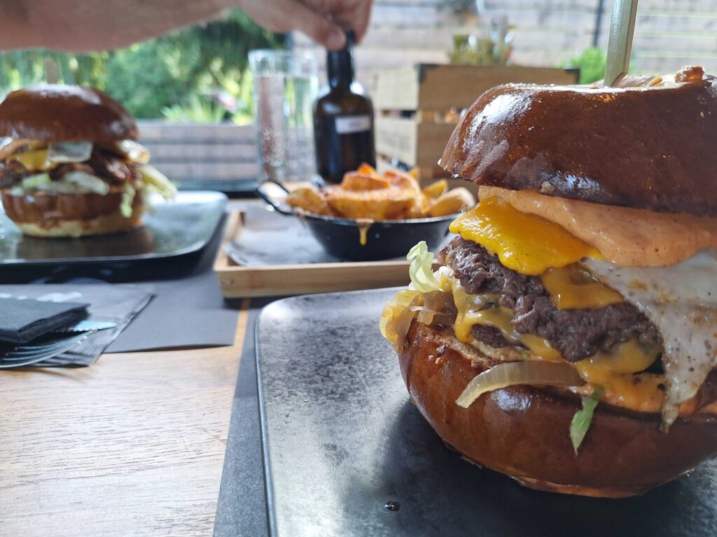 smeš burgerji v Bootls Maribor